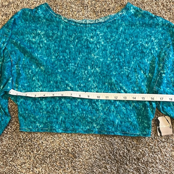 Free People (FP) Movement blue cutout Back Cropped Long Sleeve Top size small - Picture 12 of 13
